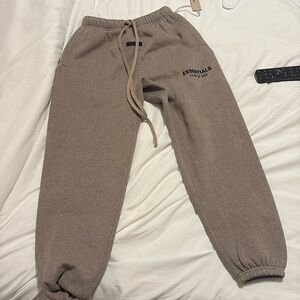 Fear of god essentials sweatpants 
Xxs